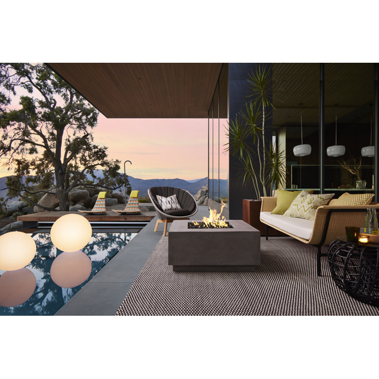 Braided Black/Ivory Geometric Synthetic Indoor/Outdoor Area Rug