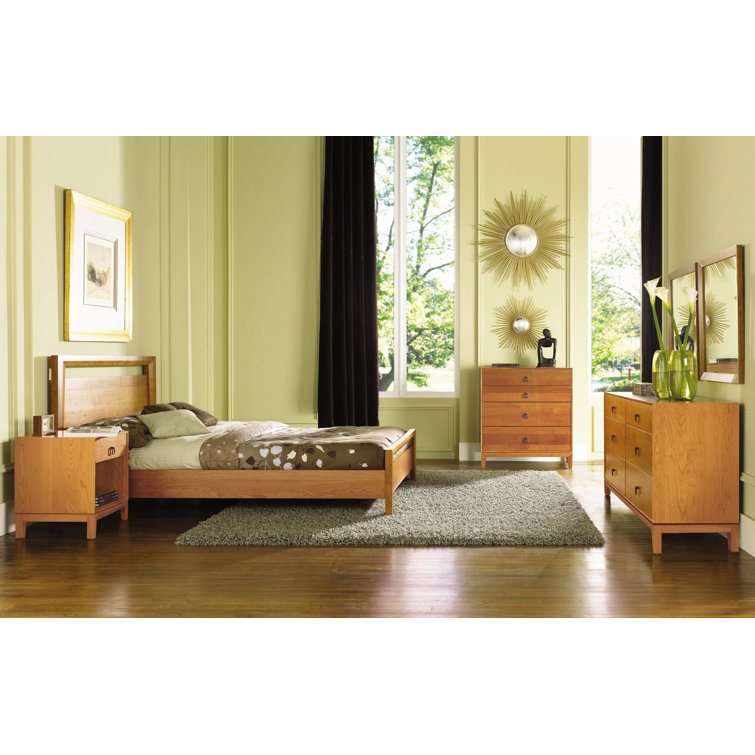 Sleek Mansfield Queen Platform Bed in Natural Cherry