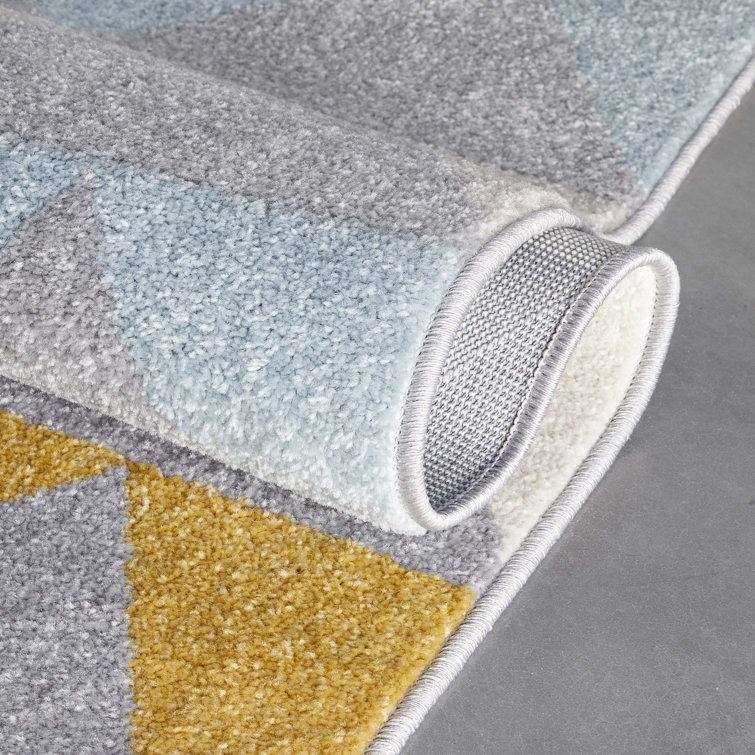 Nova Gray Geometric 5' x 7' Synthetic Area Rug