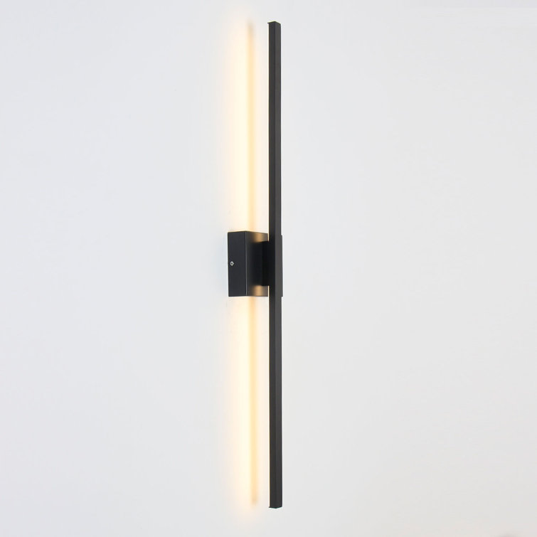 Matte Black Linear LED Wall Sconce with Adjustable Light