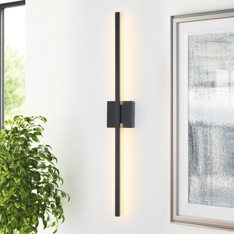Matte Black Linear LED Wall Sconce with Adjustable Light