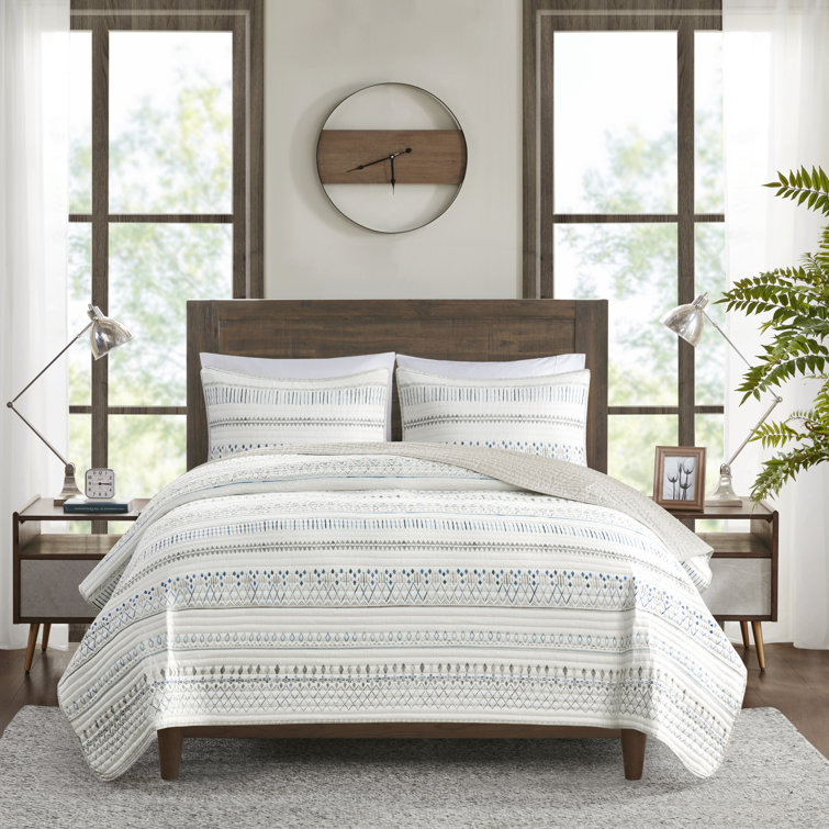 Ivory and Blue King Microfiber Reversible Quilt Set
