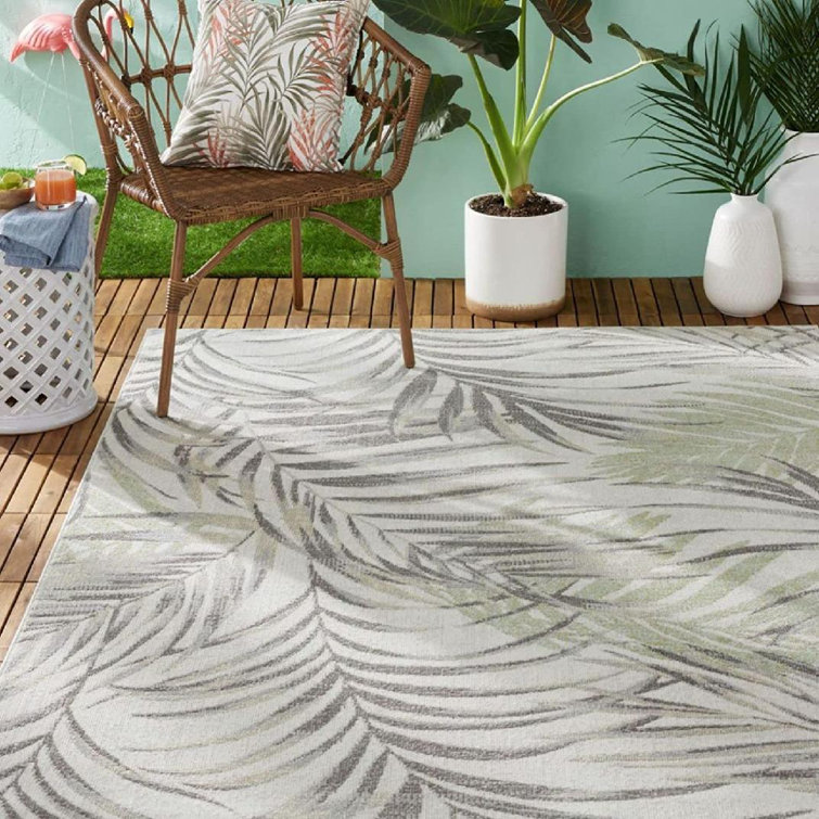 Ivory & Green Tropical Leaf Reversible 5' x 7' Synthetic Area Rug