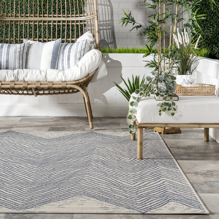 Reversible Chevron Waves Blue Synthetic 3'x5' Indoor/Outdoor Rug