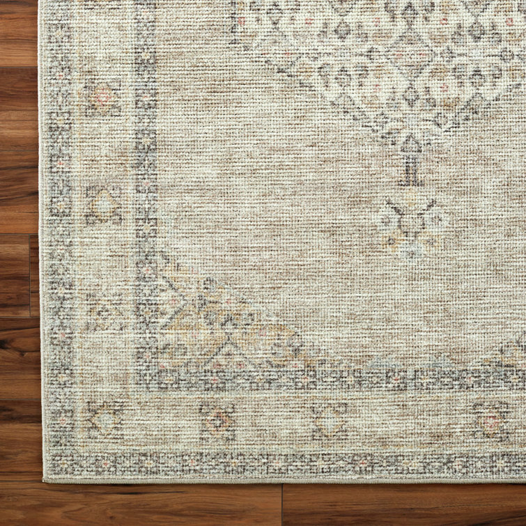 Vintage Medallion Lila 6'7" x 9' Rectangular Area Rug in Gray