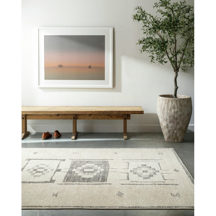 Solana Vintage Charcoal Hand-Knotted Synthetic Area Rug, 5'3" x 7'