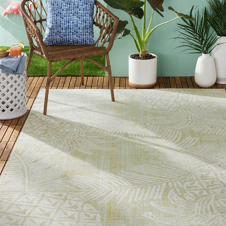 Green and Ivory 5' x 7' Synthetic Rectangular Indoor/Outdoor Area Rug