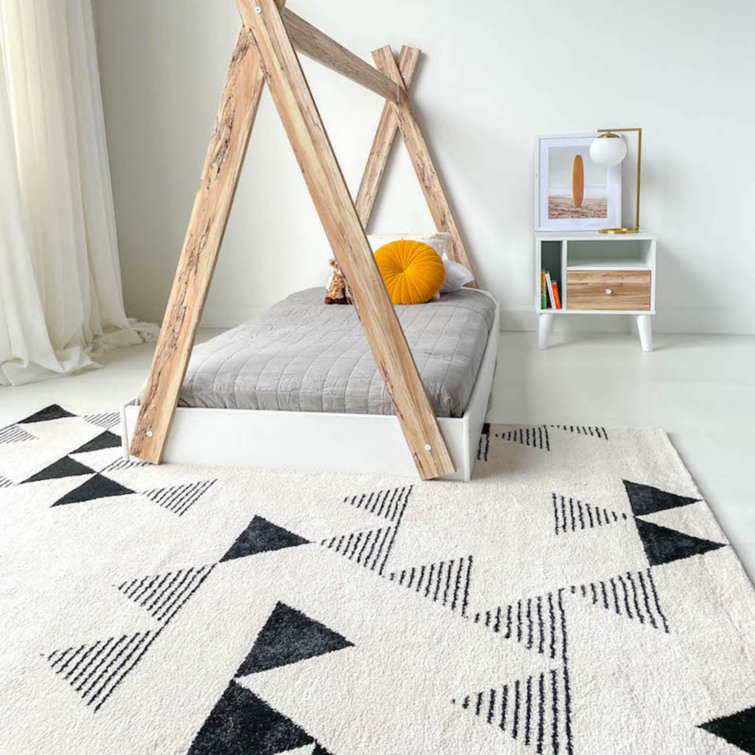 Phoebe White Spot 5' x 7' Stain-Resistant Kids' Area Rug