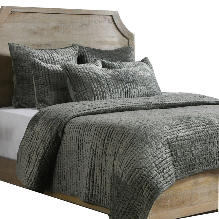 Luxurious Sage Green Velvet King Quilt with Hand-Stitched Detail