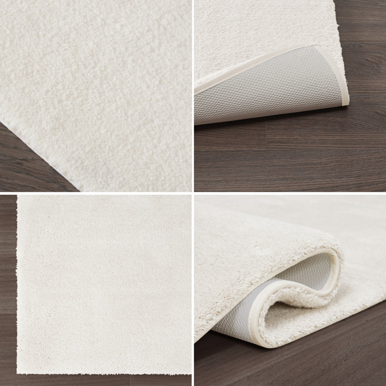 Ivory Microfiber Non-Slip Bath Rug with Quick-Dry Technology