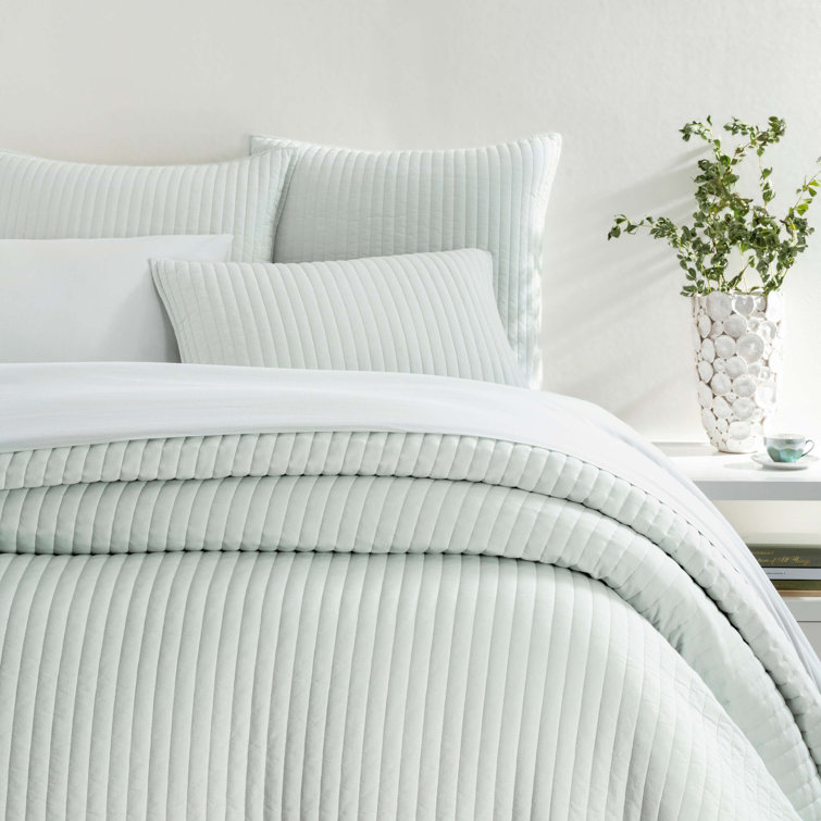 Cotton Sky Twin Quilt with Knife Edge and Reversible Design