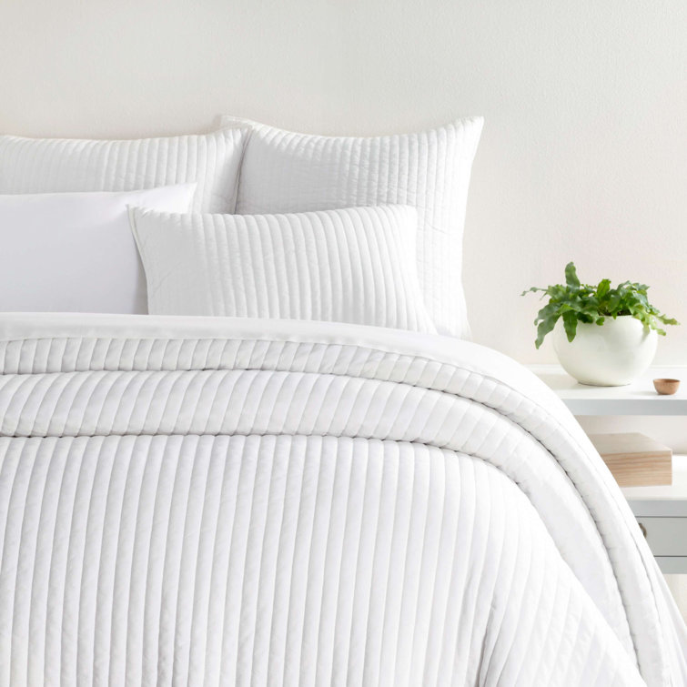 White Cotton Twin Reversible Quilt with Knife Edge