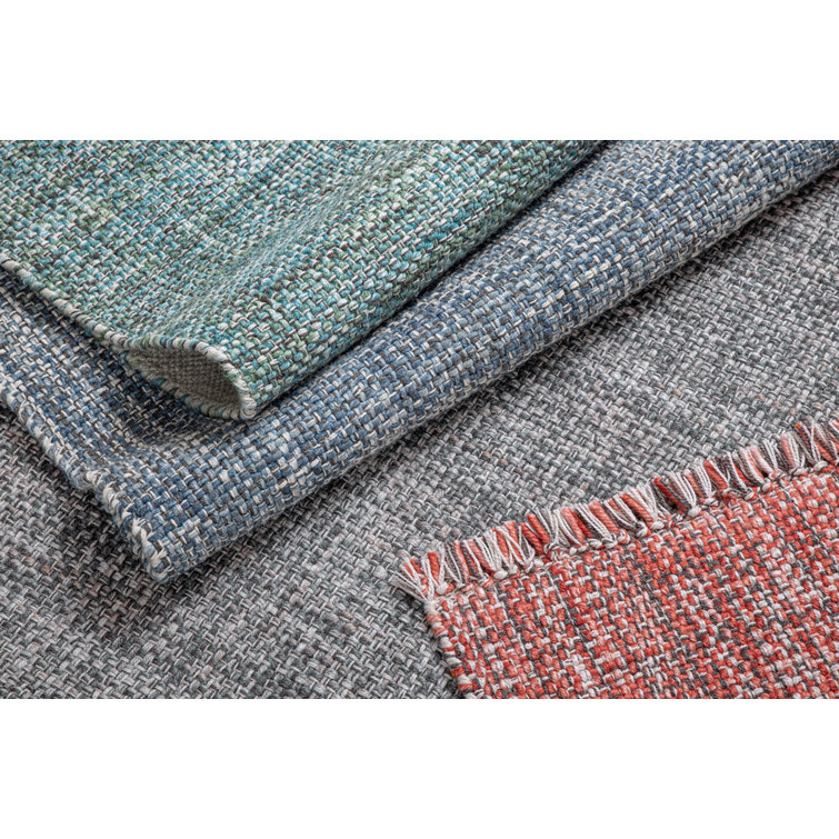 Gray Hand-Woven Rectangular Synthetic Rug with Fringe