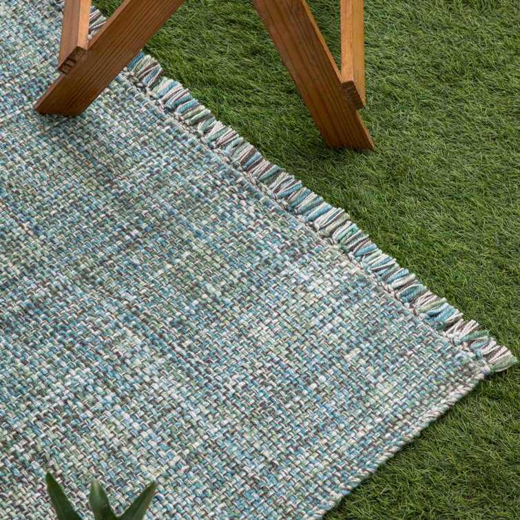 Gray Hand-Woven Rectangular Synthetic Rug with Fringe