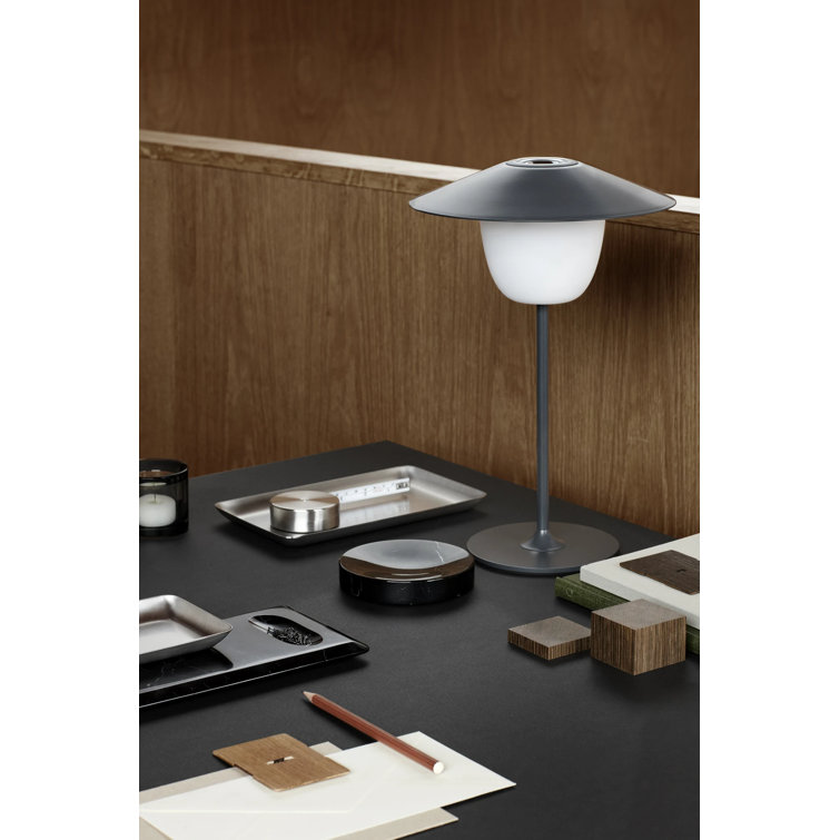Large Magnet Aluminum Outdoor LED Lamp with Stand