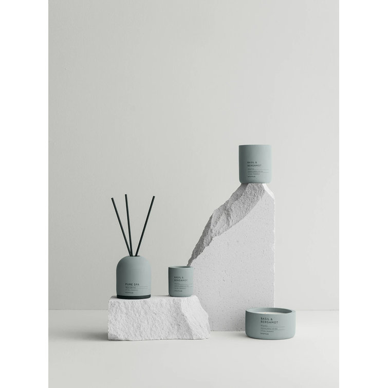 Magnet Soft Linen 3.3oz Concrete & Glass Reed Diffuser