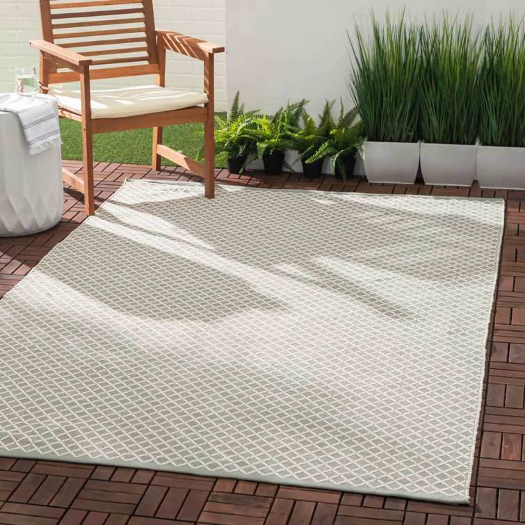 Blue Trellis Handwoven Synthetic Indoor/Outdoor Rug