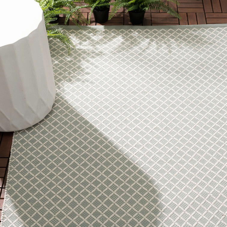 Blue Trellis Handwoven Synthetic Indoor/Outdoor Rug