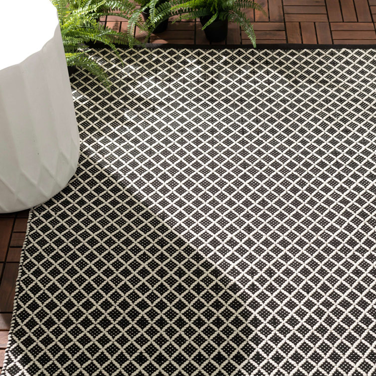 Black Geometric Rectangular Synthetic Indoor/Outdoor Rug 4' x 6'