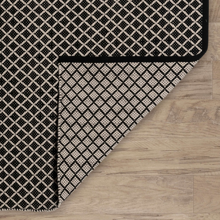 Black Geometric Rectangular Synthetic Indoor/Outdoor Rug 4' x 6'