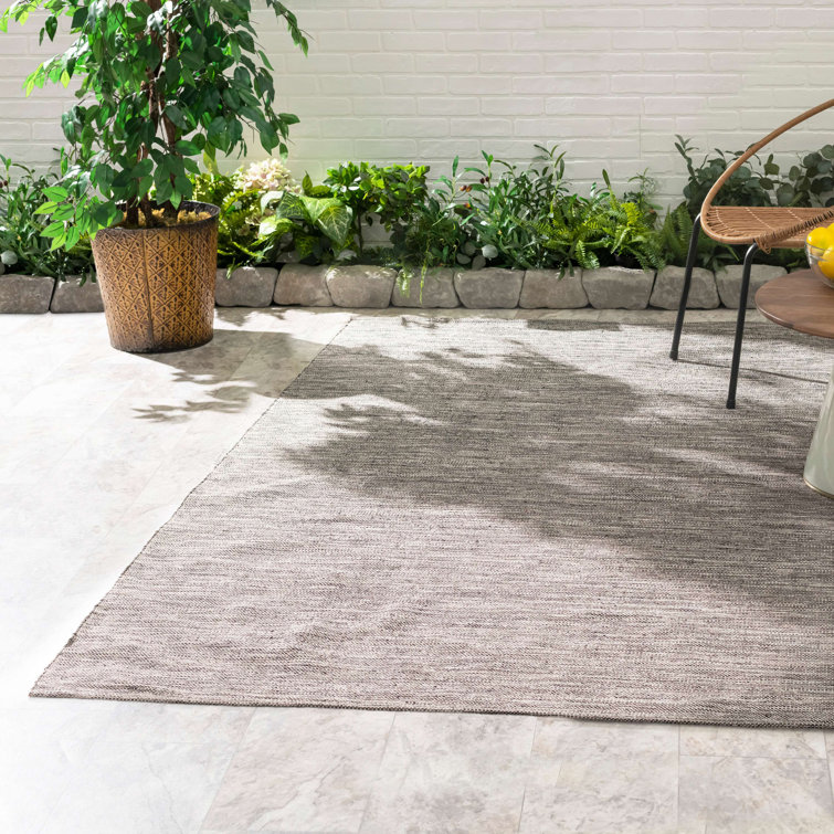 Gray Handwoven Synthetic Indoor/Outdoor 8' x 10' Rug