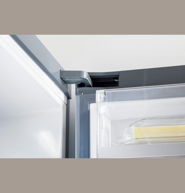 Stainless Steel 17.7 cu. ft. Bottom Freezer Smart Refrigerator