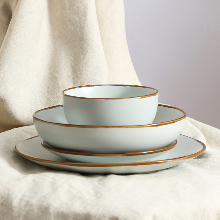 Light Green Ceramic 16-Piece Dinnerware Set with Metallic Band