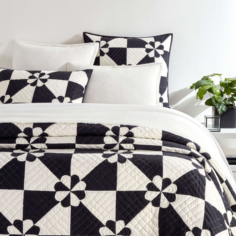 Full/Queen Black and White Cotton Reversible Quilt