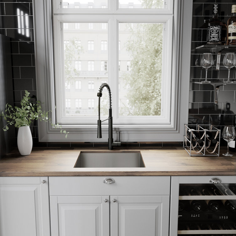 Matte Black Pull-Down Sprayer Kitchen Faucet with Lever Handle