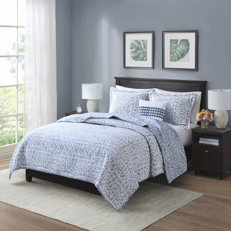 Blue Reversible Cotton King Quilt Set with Embroidered Pillow