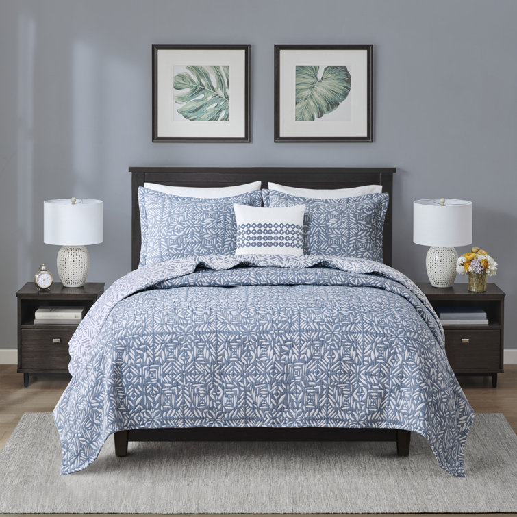 Blue Reversible Cotton King Quilt Set with Embroidered Pillow