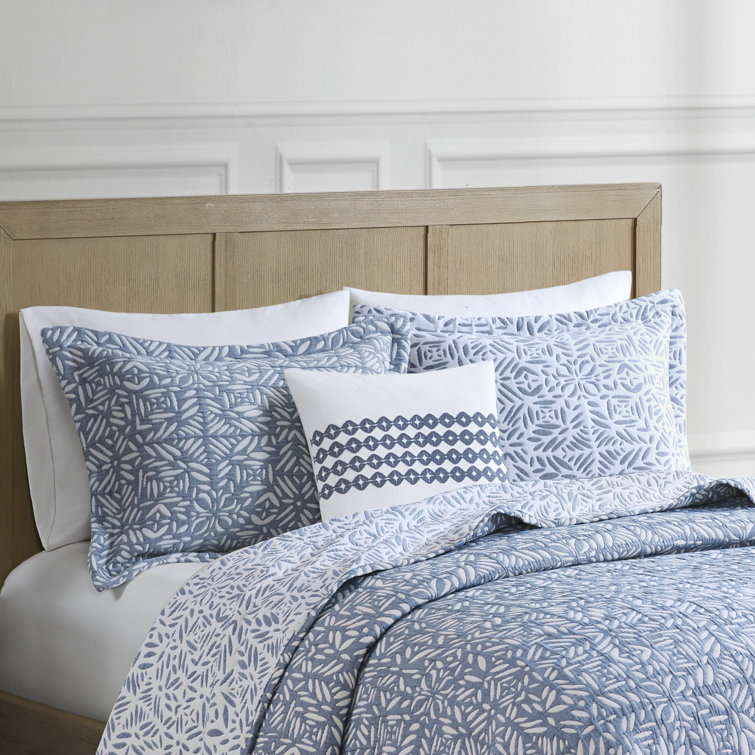 Blue Reversible Cotton King Quilt Set with Embroidered Pillow