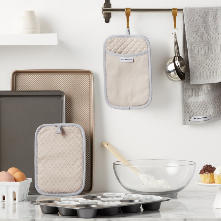 Milkshake Tan Silicone Grip Rectangle Pot Holder Set, 7" x 10"