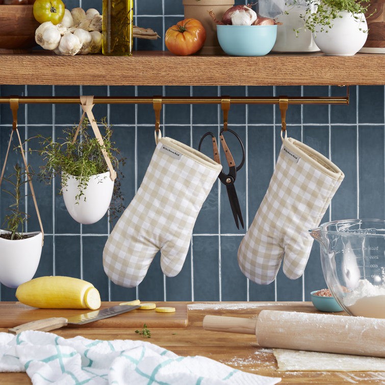 Beige and White Gingham Cotton Oven Mitt Set, 7" x 13"