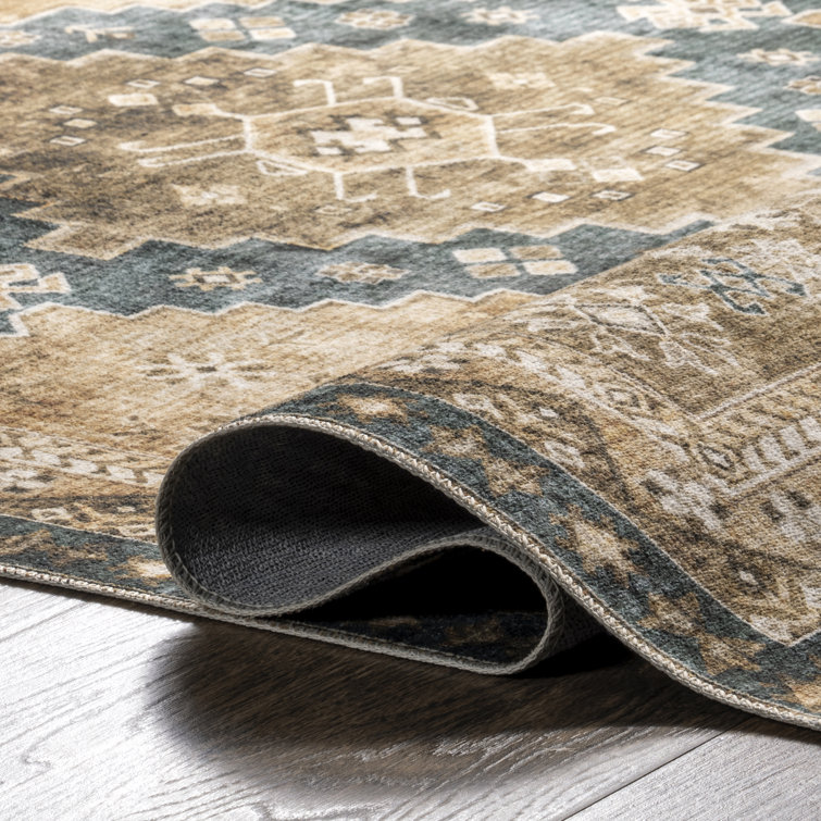 Dorota Hunter Green Geometric Synthetic 3' x 5' Area Rug