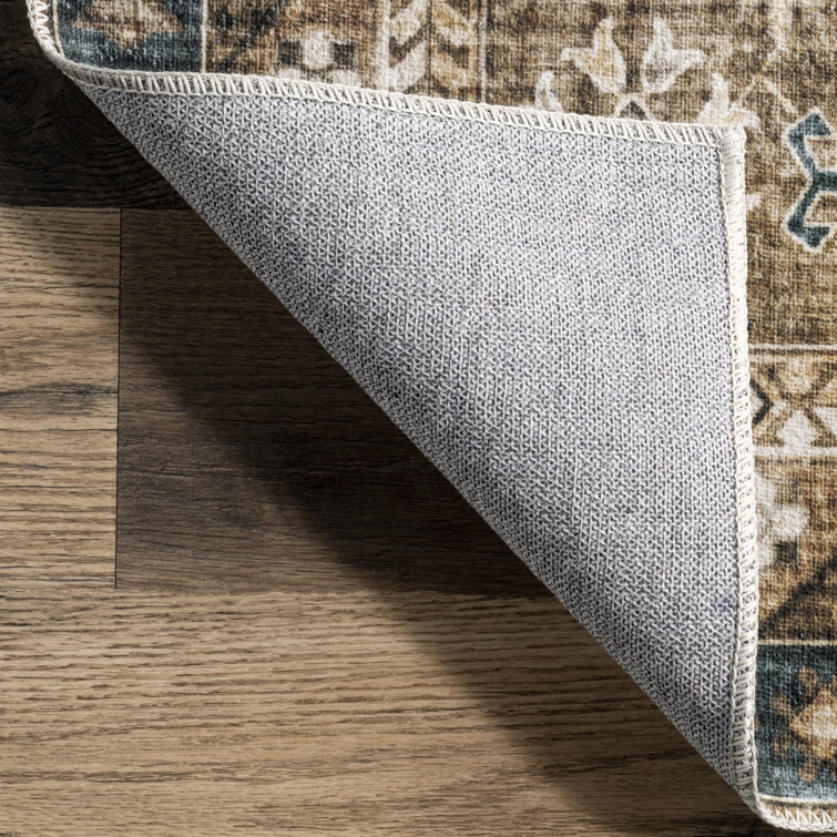 Dorota Hunter Green Geometric Synthetic 3' x 5' Area Rug