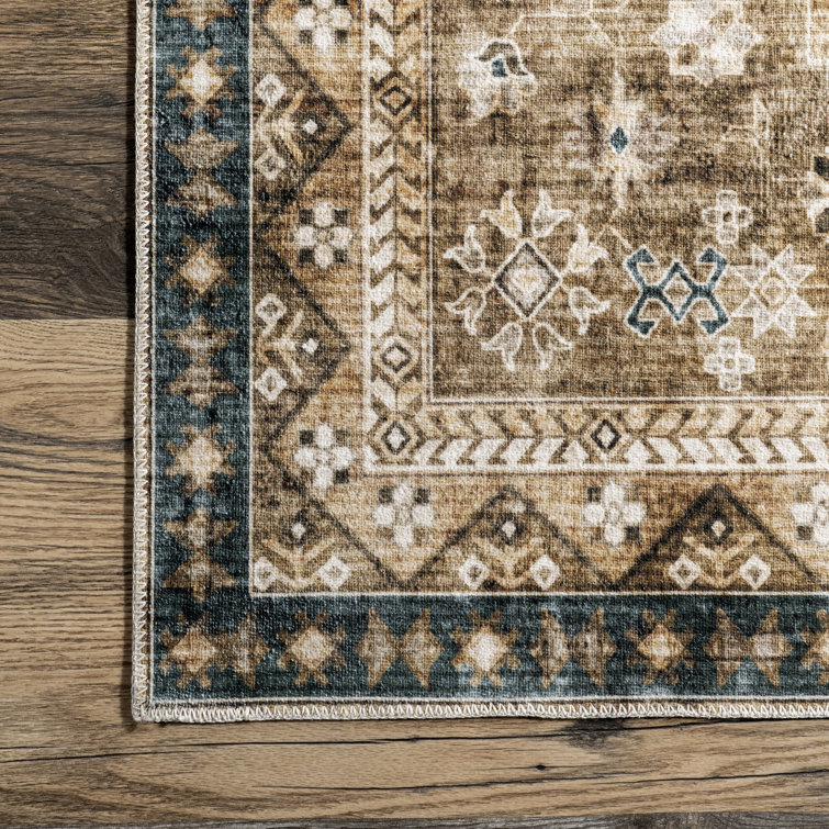 Dorota Hunter Green Geometric Synthetic 3' x 5' Area Rug