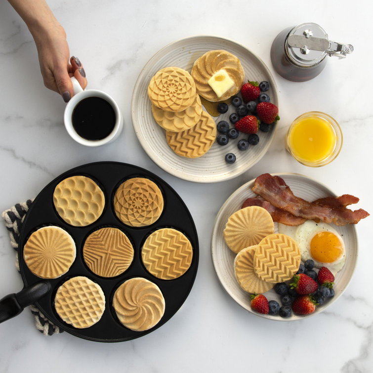 Black Cast Aluminum Patterned Pancake Pan with Handle