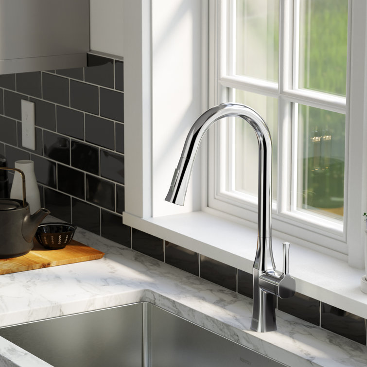 Chrome Single Handle Pull-Down Sprayer Kitchen Faucet