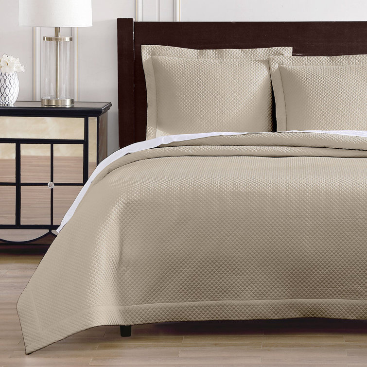 King White Cotton Reversible Diamond Quilted Coverlet Set