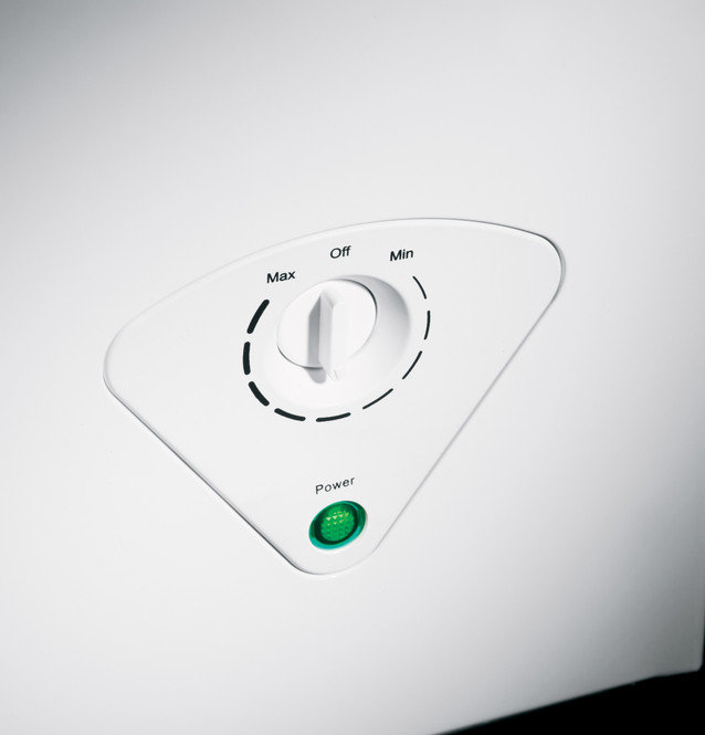White 7.0 Cu. Ft. Manual Defrost Chest Freezer