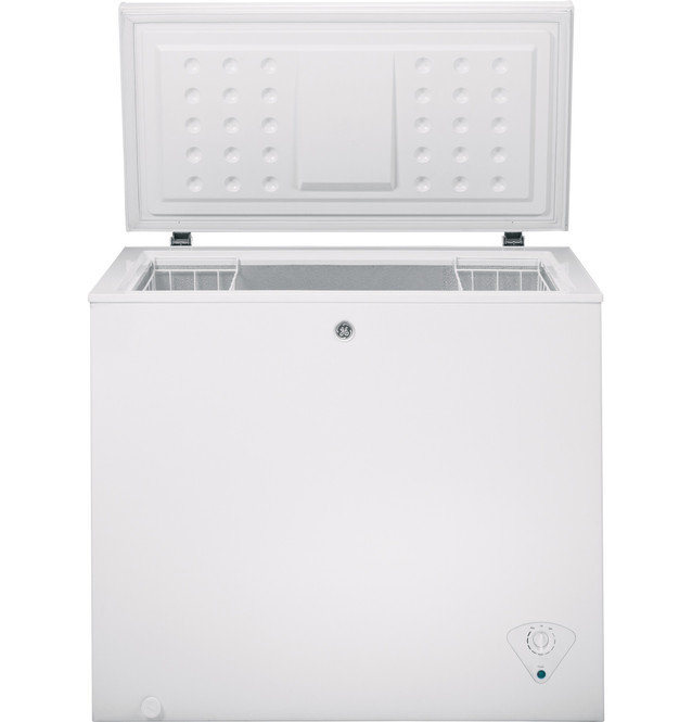White 7.0 Cu. Ft. Manual Defrost Chest Freezer