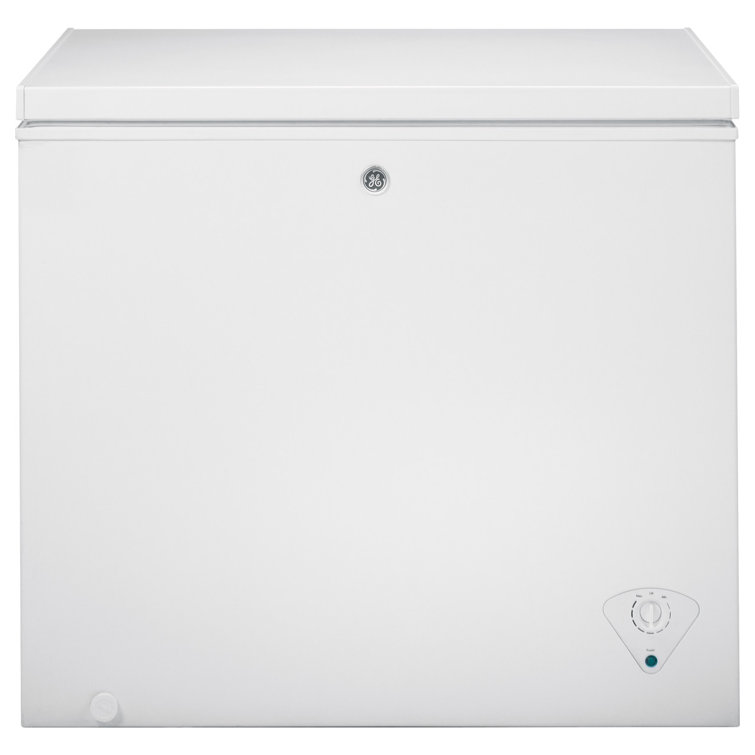 White 7.0 Cu. Ft. Manual Defrost Chest Freezer
