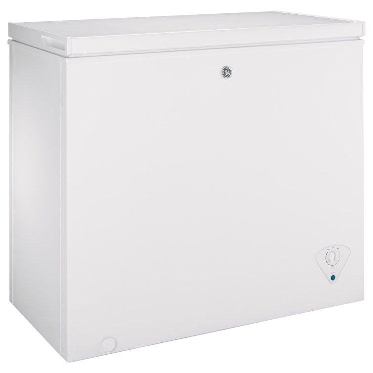 White 7.0 Cu. Ft. Manual Defrost Chest Freezer