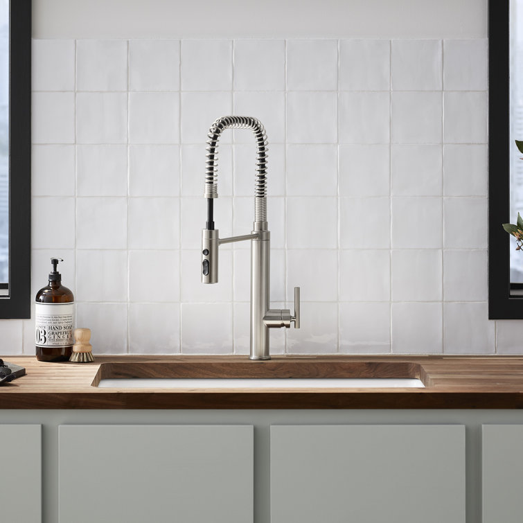 Stainless Steel Single Handle Kitchen Faucet with Pull-out Spray