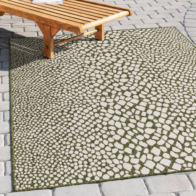 Green and Ivory Geometric 8' x 10' Outdoor Synthetic Rug