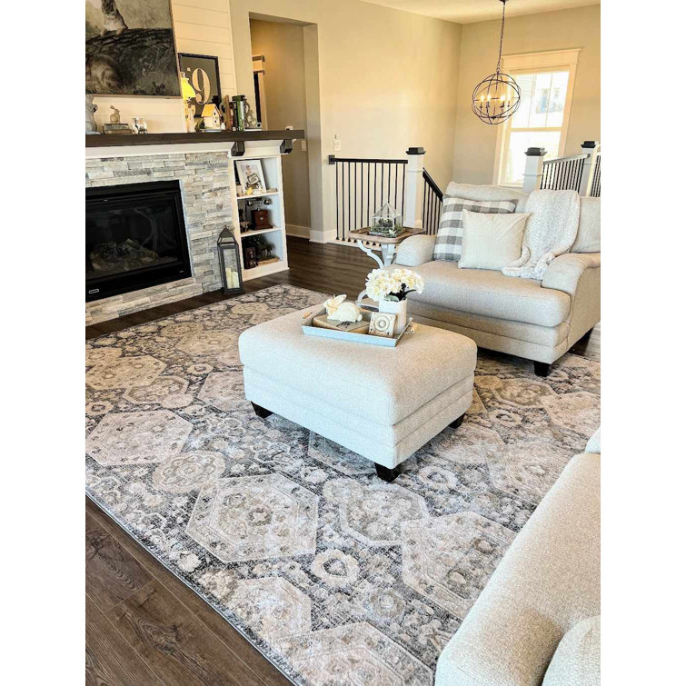 Orizaba Reversible Black Synthetic 5'3" x 7'3" Geometric Rug