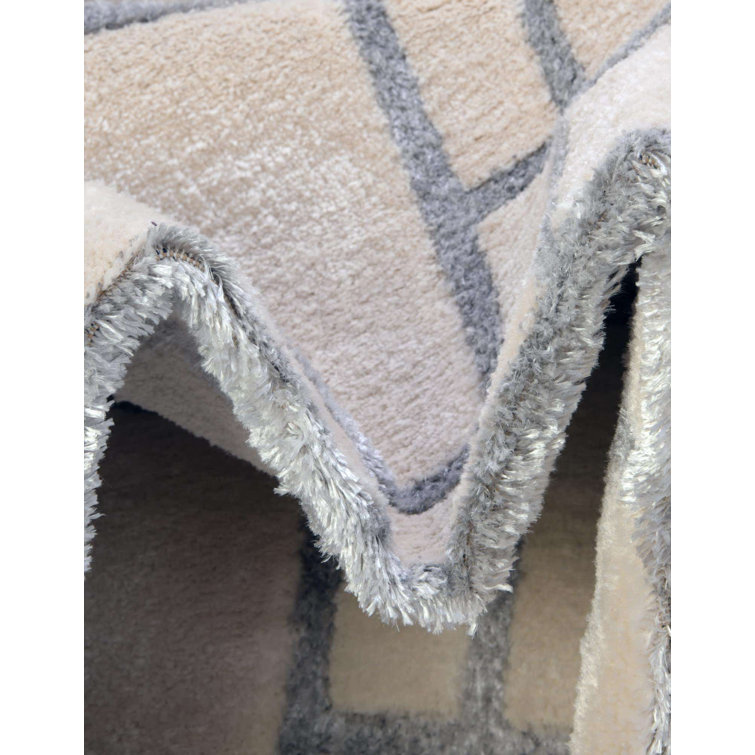 Elegant White Silver Trellis 10' x 14' Easy-Care Area Rug