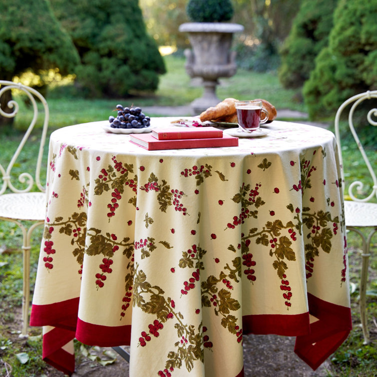 Winter Red and Green 70" Round Fabric Tablecloth