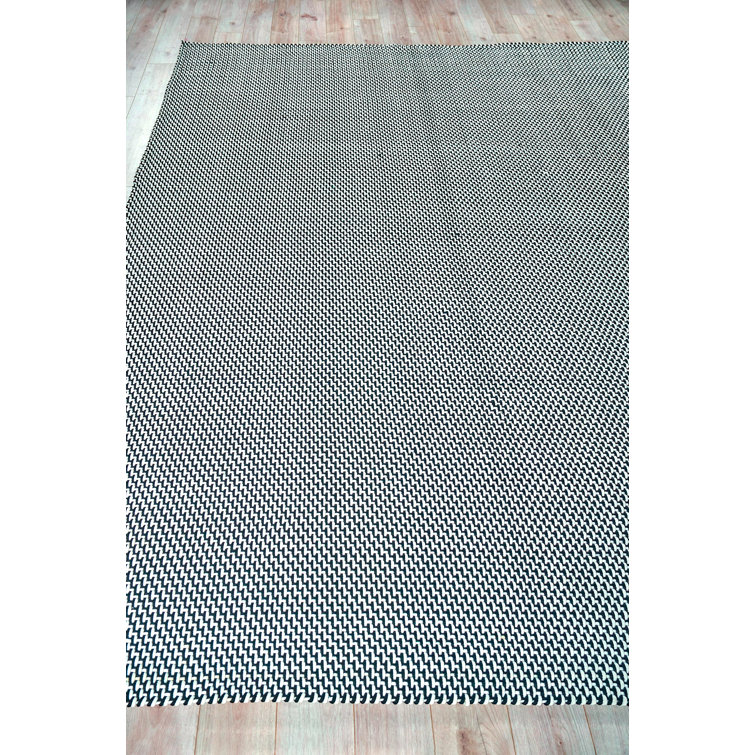 Handmade Rectangular White and Black Synthetic Indoor/Outdoor Rug
